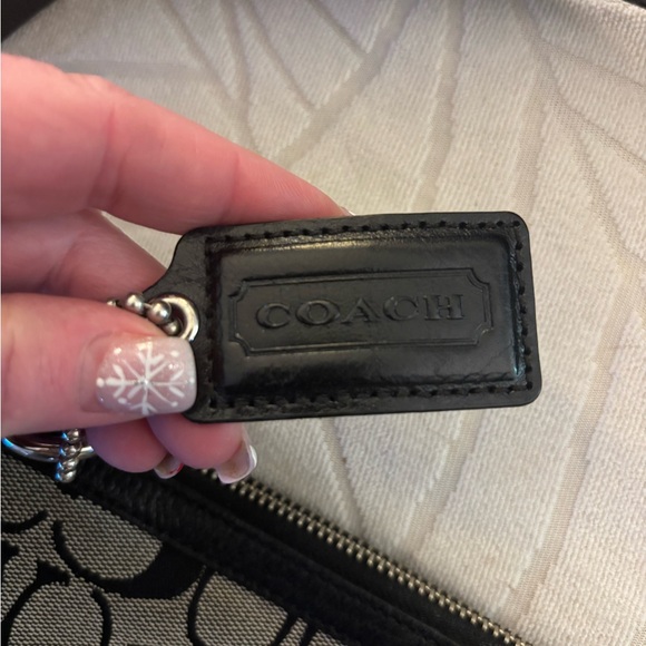 Signature Coach purse - Picture 2 of 6